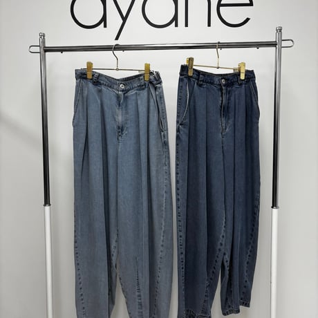826507 テンセルデニムタックバレルレッグパンツ