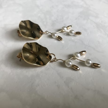ゴールド×パール　個性的なピアス