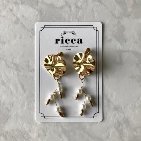 ゴールド×パール　個性的なピアス