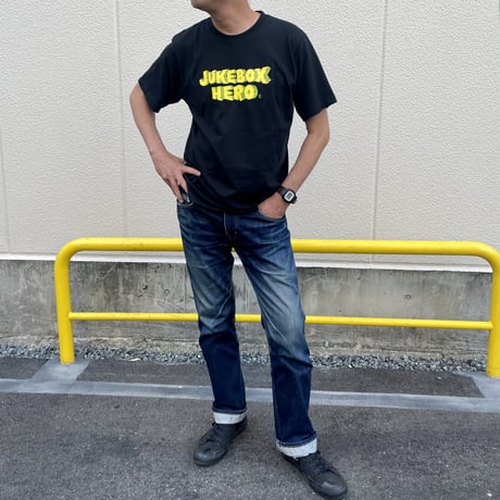 Jukebox Hero Tシャツ by J&S