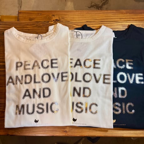 Peace and Love and Music Tシャツ