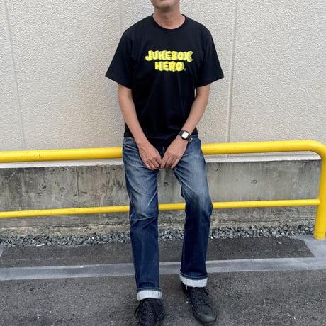 Jukebox Hero Tシャツ by J&S