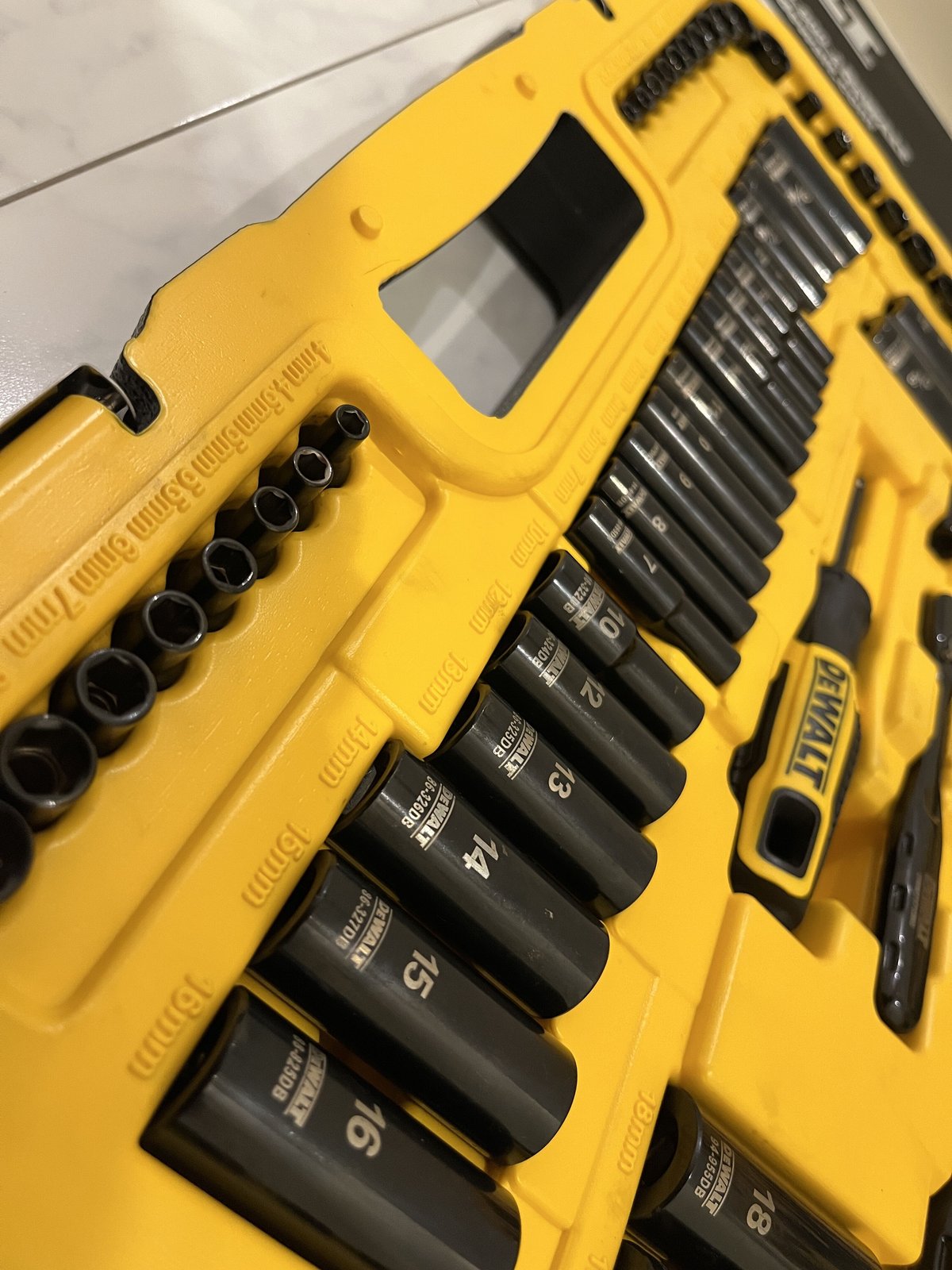 DEWALT 工具セット 184pcs ブラックエディション メカニック DEWALT 工具セット 184pcs ブラックエディション メカニック