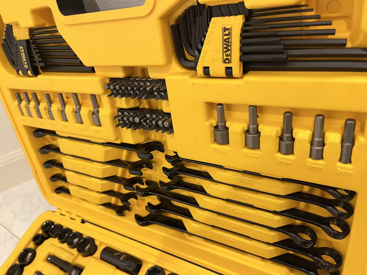 DEWALT 工具セット 184pcs ブラックエディション メカニック DEWALT 工具セット 184pcs ブラックエディション メカニック