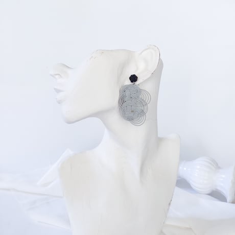 うめあわじむすびとたまむすびの揺れるアート ピアス/イヤリング