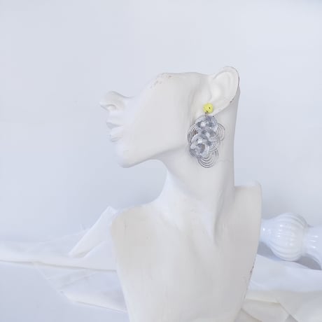 うめあわじむすびとたまむすびの揺れるアート ピアス/イヤリング