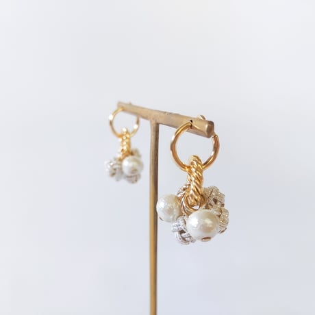 たまむすびとコットンパールの揺れるピアス/イヤリング