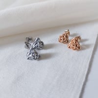 あわじむすびのスタッズピアス/イヤリング