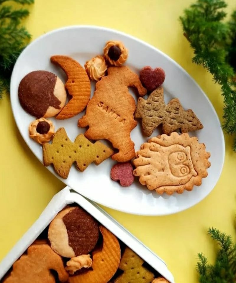 【sana】M&S ホットチョコレートトレイン缶&クリスマス限定クッキー缶 クリスマスクッキー缶 | おやつやcoe