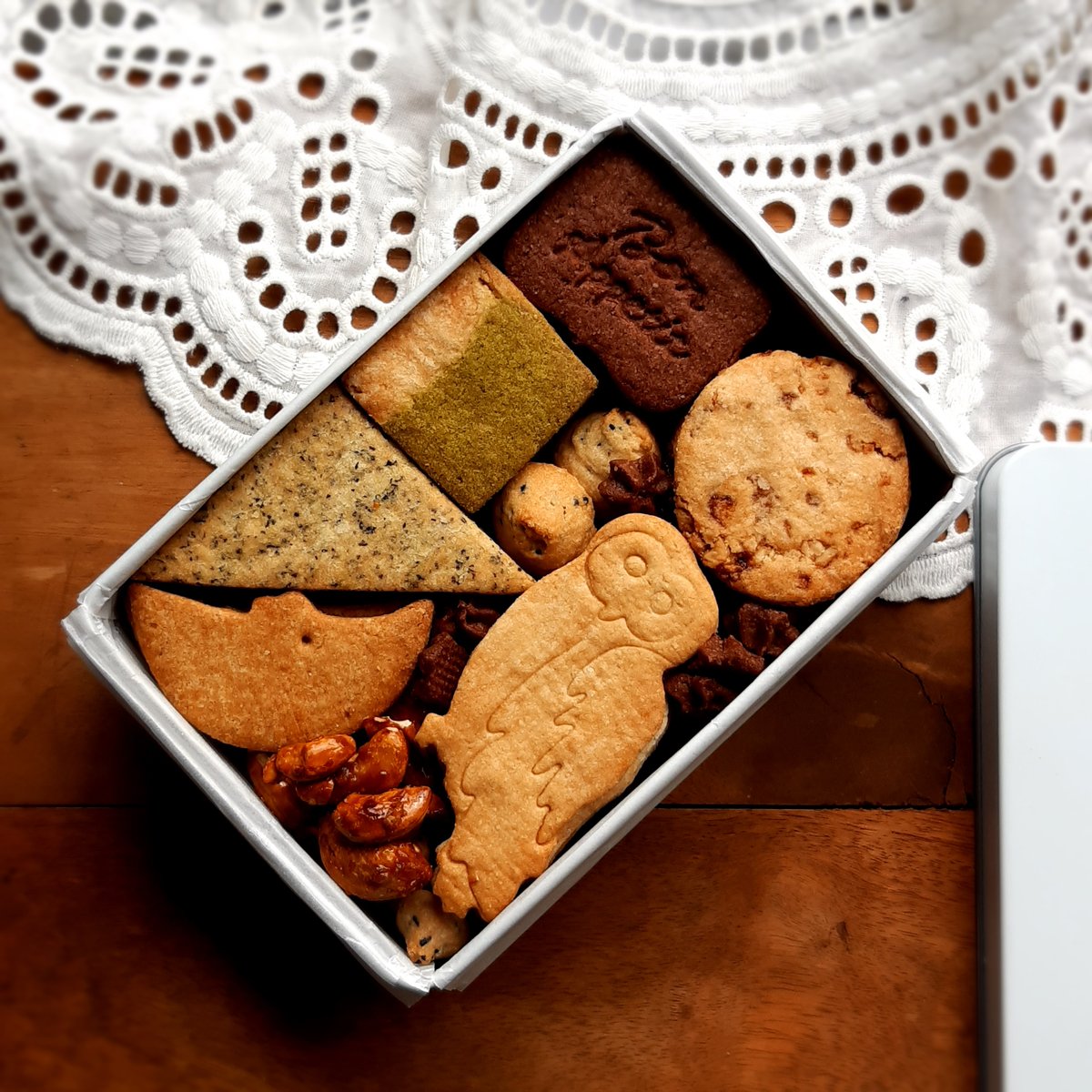 【新品未開封】アマゾンカカオ　クッキー缶&ポップコーン 秋のクッキー缶 | おやつやcoe