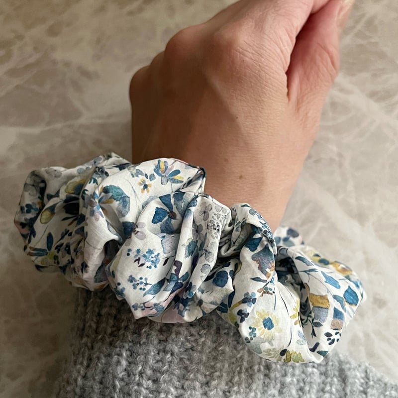 リバティ シュシュ ブルー | miho ariece