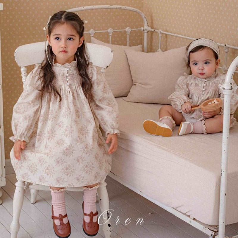 予約]Elise Smocked Suit / OREN by Hibyebebe | Mi