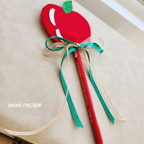 [予約] Snow White Apple Colored Pencils / Mini Recipe