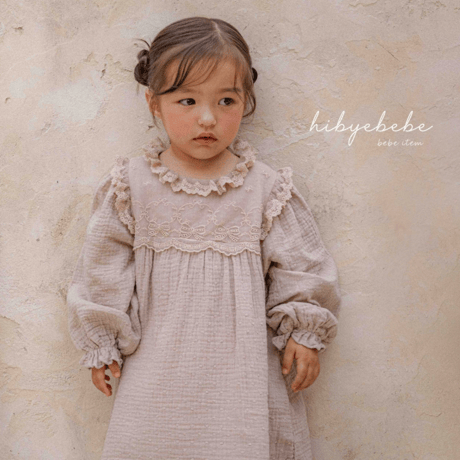[即納] Laura Yoru Lace Dress/ Hibyebebe （ beige M, L _ size のみ）