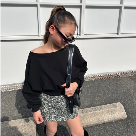 〈即納〉𝐎𝐫𝐢𝐠𝐢𝐧𝐚𝐥オフショルダートップス【ブラック】