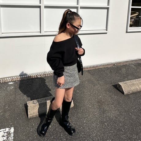 〈即納〉𝐎𝐫𝐢𝐠𝐢𝐧𝐚𝐥オフショルダートップス【ブラック】