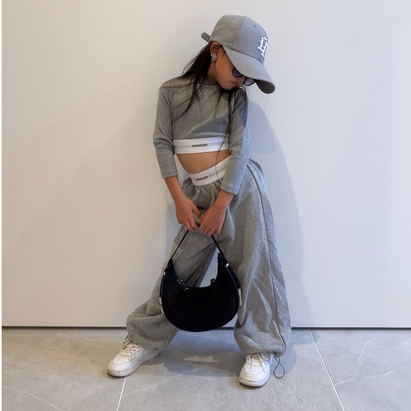 即納〉𝐎𝐫𝐢𝐠𝐢𝐧𝐚𝐥 ANONBABYクロップドトップスAW | anon baby