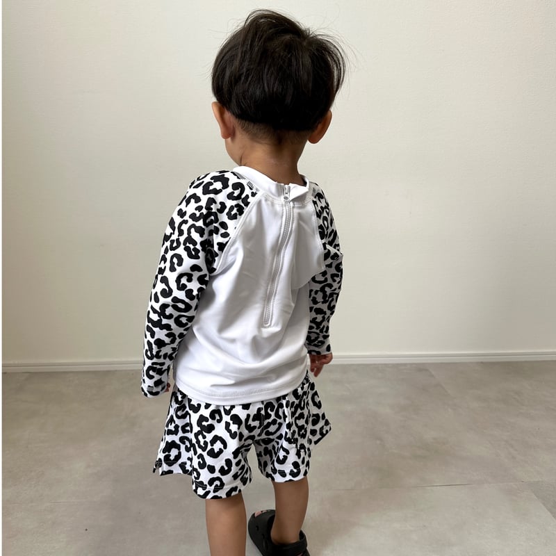 おれおページ ご予約販売〉𝐎𝐫𝐢𝐠𝐢𝐧𝐚𝐥 ボーイパンツ【グレーレオパ／ホワイト
