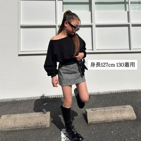 〈即納〉𝐎𝐫𝐢𝐠𝐢𝐧𝐚𝐥オフショルダートップス【ブラック】
