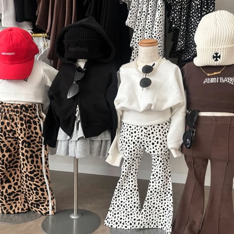 〈即納〉𝐎𝐫𝐢𝐠𝐢𝐧𝐚𝐥 センタープレスフレアパンツ