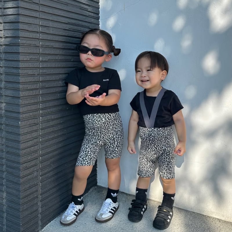 パンツ nene-co 即納》𝐎𝐫𝐢𝐠𝐢𝐧𝐚𝐥 グレーレオパードバイカーパンツ&ベビー