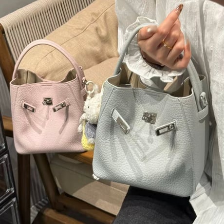 ◆予約◆キーロック本革バケットバッグ