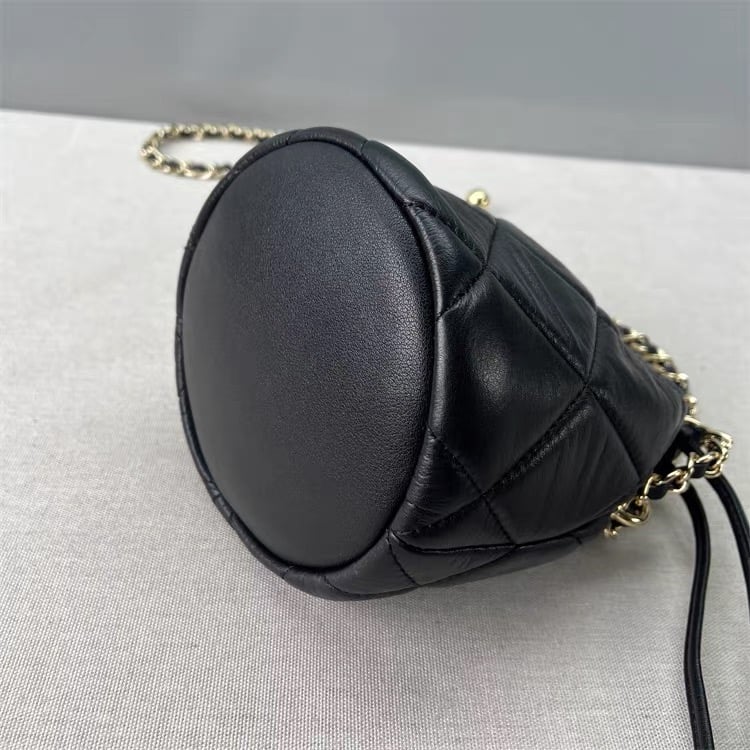 予約】本革キルティングショルダーバッグ | MINSE