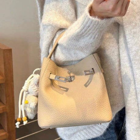 ◆予約◆キーロック本革バケットバッグ