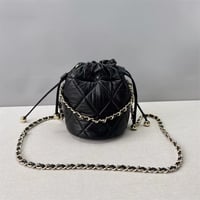 【予約】本革キルティングショルダーバッグ