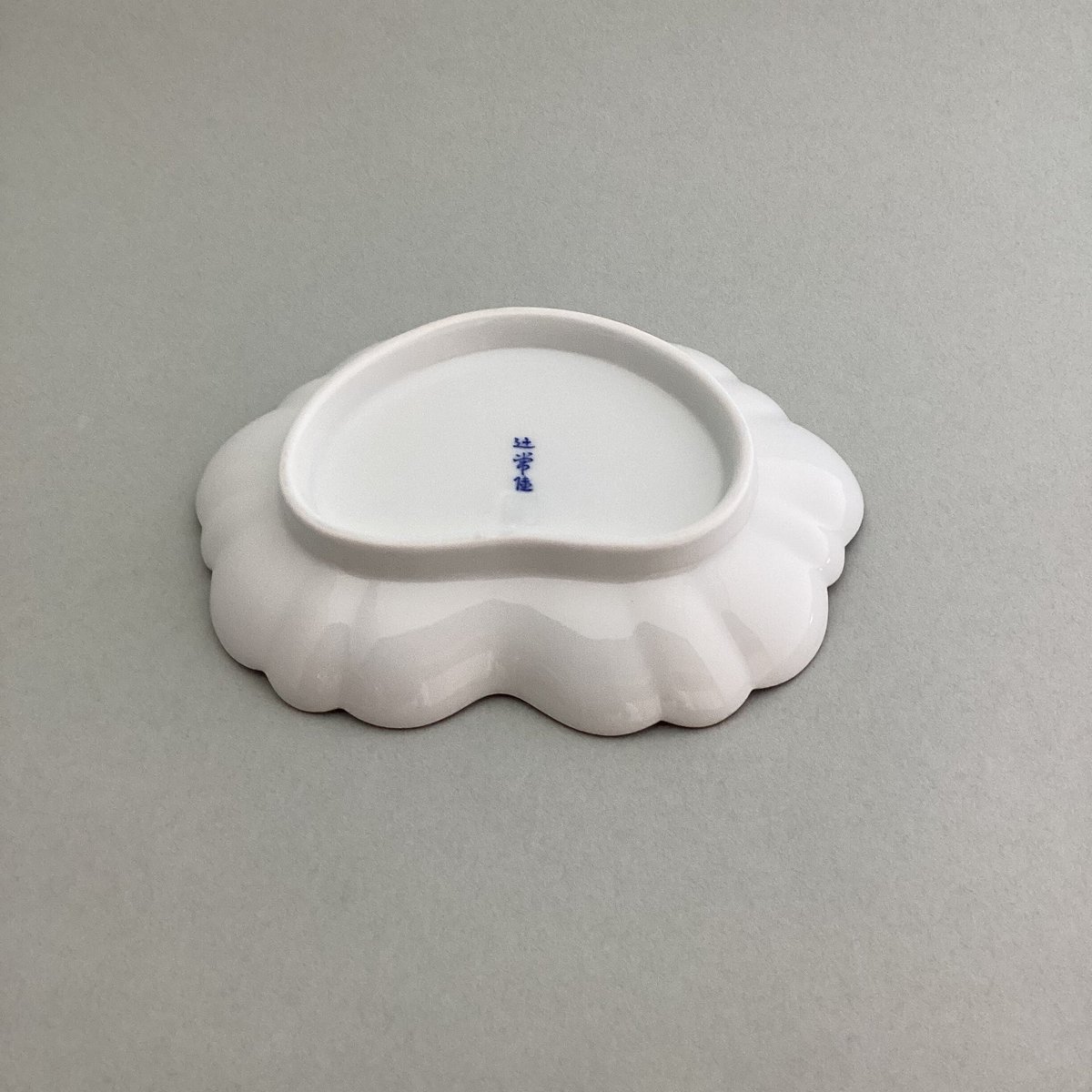 染付鷺文形変皿 | 辻精磁社 つじのくら