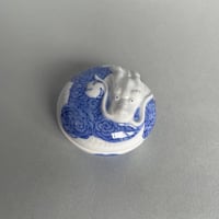 染付　三脚　香炉　草花文 fit=scale-down,w=1200