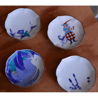 染付リスブドウ文縁切小皿／染錦リスブドウ文縁切小皿 | 辻精磁社 つじ