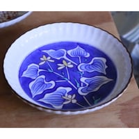 染付花唐草文輪花皿 | 辻精磁社 つじのくら