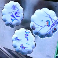 染付花唐草文輪花皿 | 辻精磁社 つじのくら