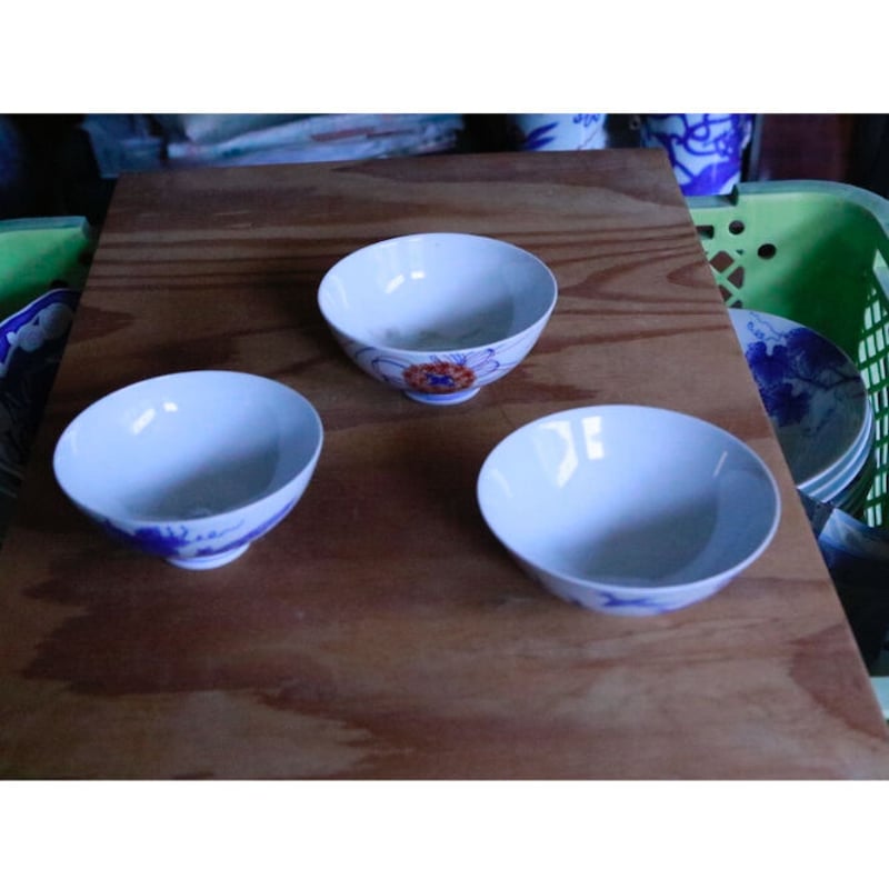 染付リスブドウ文 飯碗／染錦玖珠玉文飯碗／染付狩猟文飯碗 | 辻精磁社