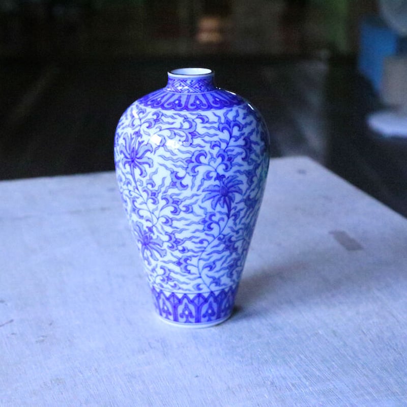 染付花唐草文花瓶 | 辻精磁社 つじのくら 染付花唐草文花瓶 | 辻精磁社 つじのくら
