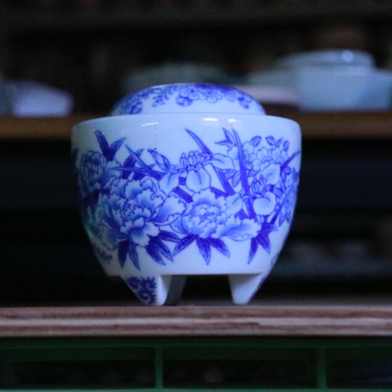 染付百花文香炉 | 辻精磁社 つじのくら