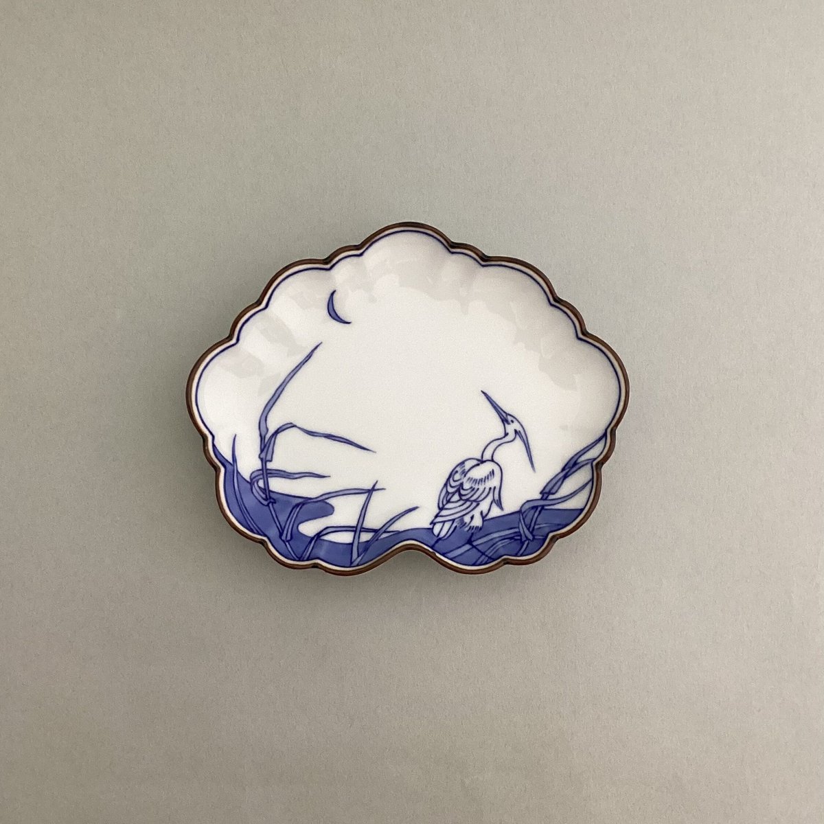 染付鷺文形変皿 | 辻精磁社 つじのくら