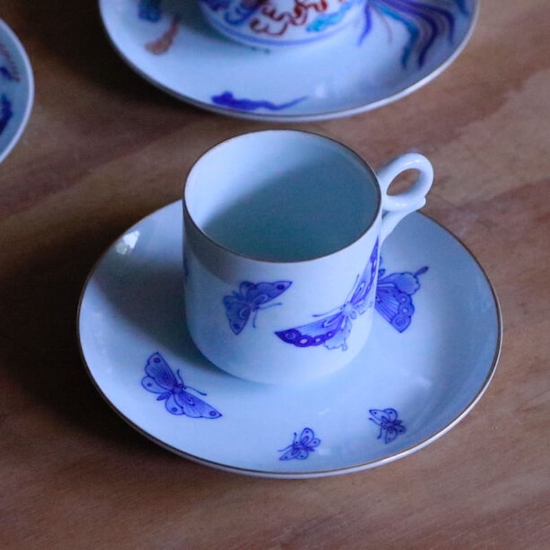 染付蝶文コーヒー碗 | 辻精磁社 つじのくら