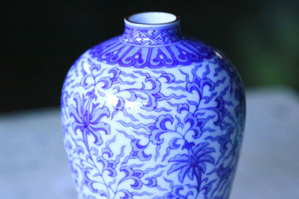 染付唐草文 双耳飾壺（花瓶）　花びん　花器 染付花唐草文花瓶 | 辻精磁社 つじのくら