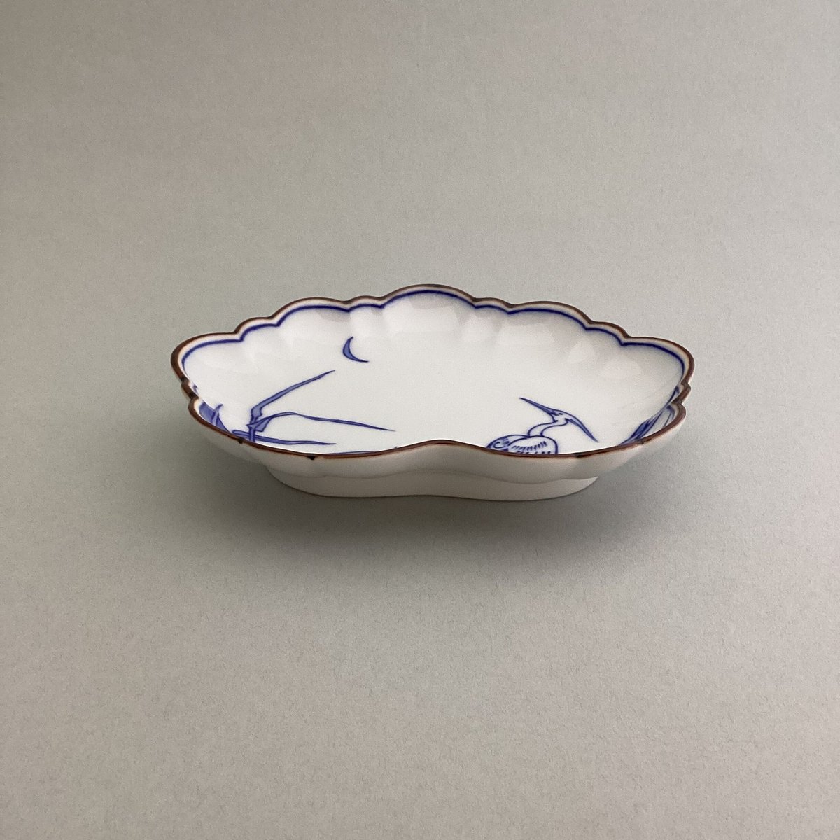 染付鷺文形変皿 | 辻精磁社 つじのくら