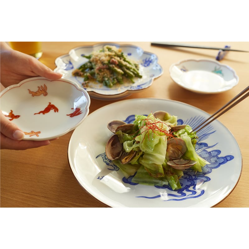 大皿■兎紋「春白兎」江戸期 染付 花唐草 吹き墨 二重高台 時代物 骨董品■ 大皿□兎紋「春白兎」江戸期 染付 花唐草 吹き墨 二重高台 飾り