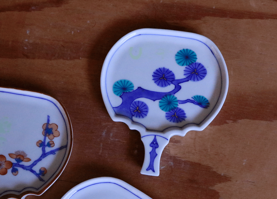 【団扇形　岩上花紋　染付　変皿】工芸品 ginyanma_pz-3000set01
