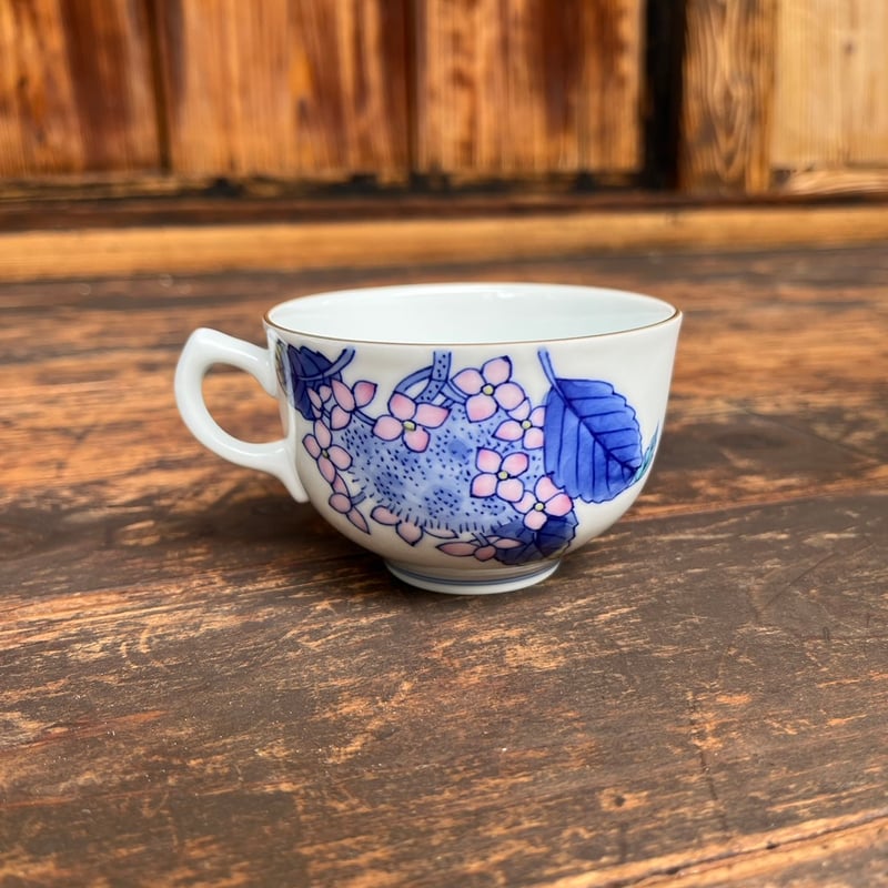 染錦紫陽花文コーヒー碗 | 辻精磁社 つじのくら