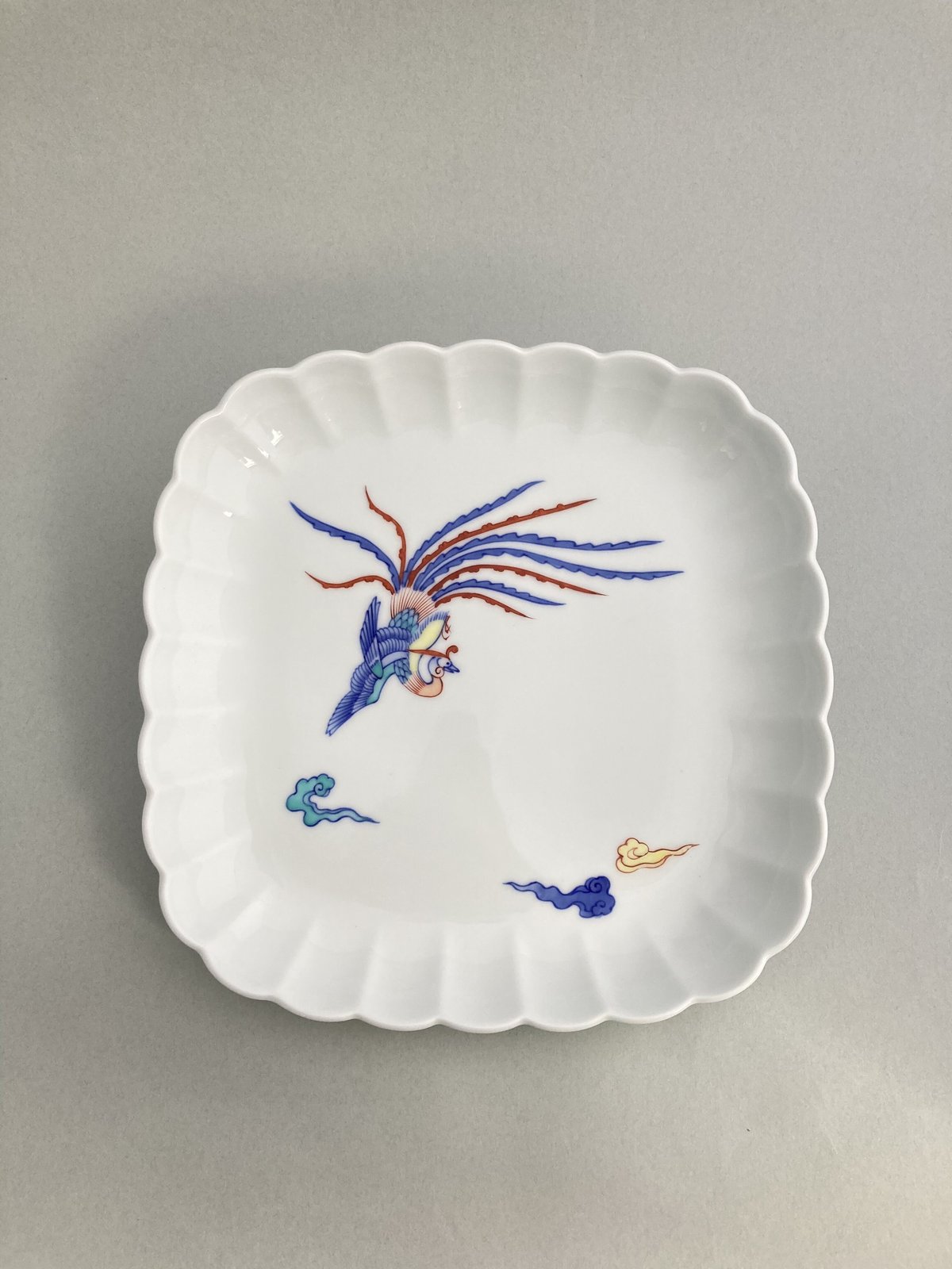 染錦瑞雲鳳凰文菊型盛皿 | 辻精磁社 つじのくら