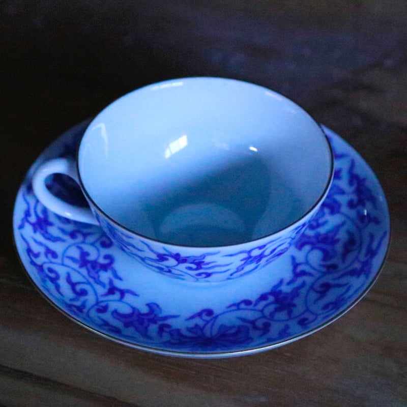 染付花唐草文紅茶碗 | 辻精磁社 つじのくら 染付花唐草文紅茶碗 | 辻精磁社 つじのくら