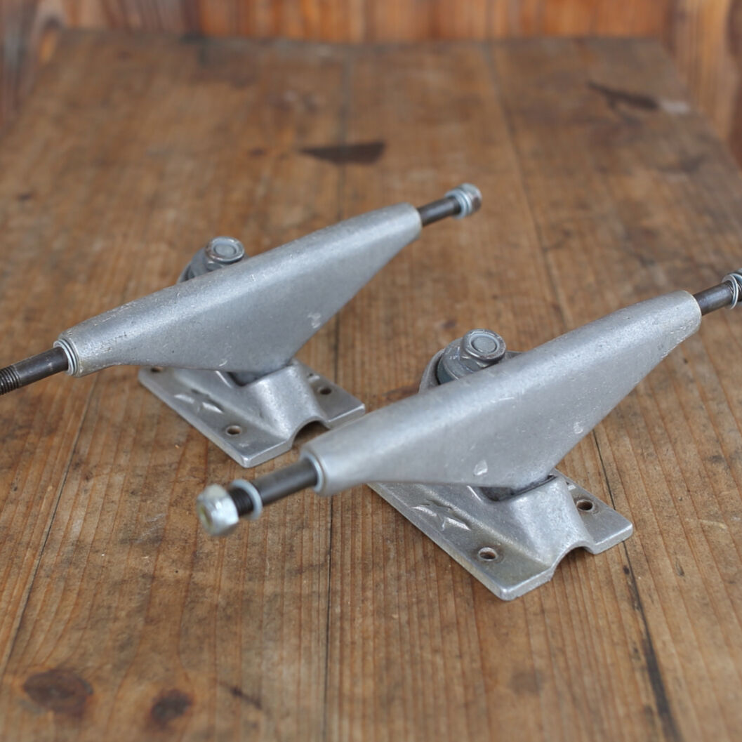 1975年復刻版 tracker trucks ビンテージ スケートボード VINTAGE USED]TRACKER TRUCKS B-2 8.4in / トラッカート