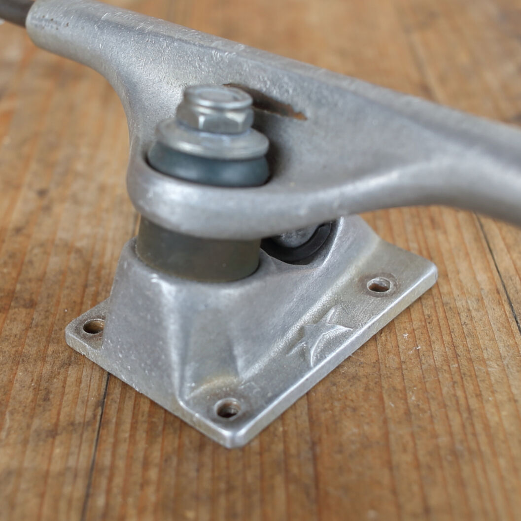 トラッカー B-2 ディストラクト インディ カーバー ウィール セット