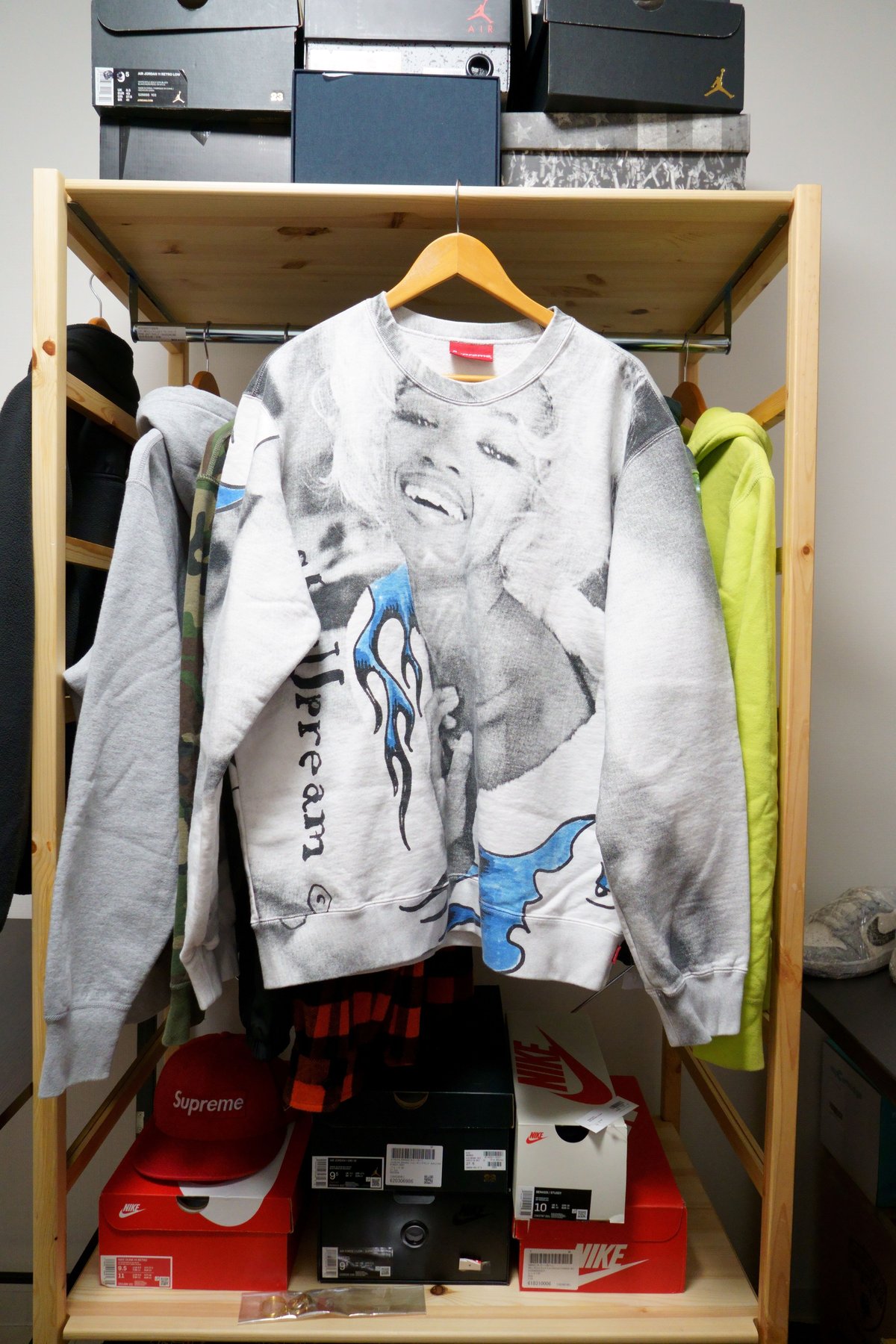 Supreme Naomi Crewneck | Sneaker DIVE Supreme Naomi Crewneck | Sneaker DIVE