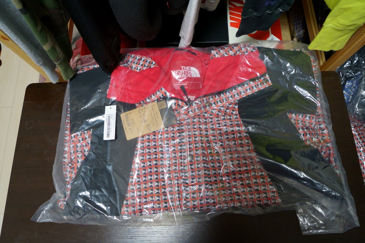 Supreme The North Face Studded Mountain Light J